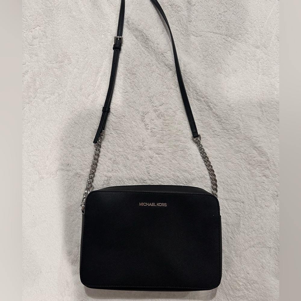 Michael Kors Black Crossbody Bag Sleek and Versatile